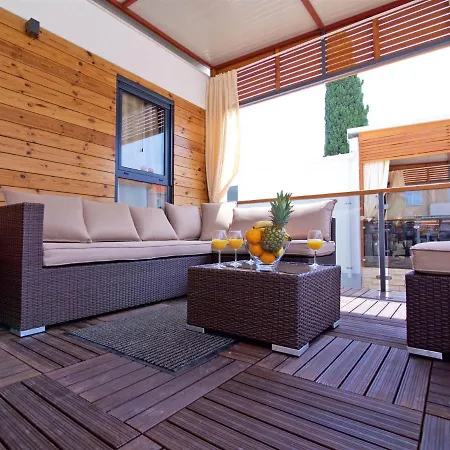 Nyaraló Jasmin By Interhome